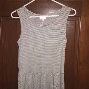 A sleeveless stripped dress